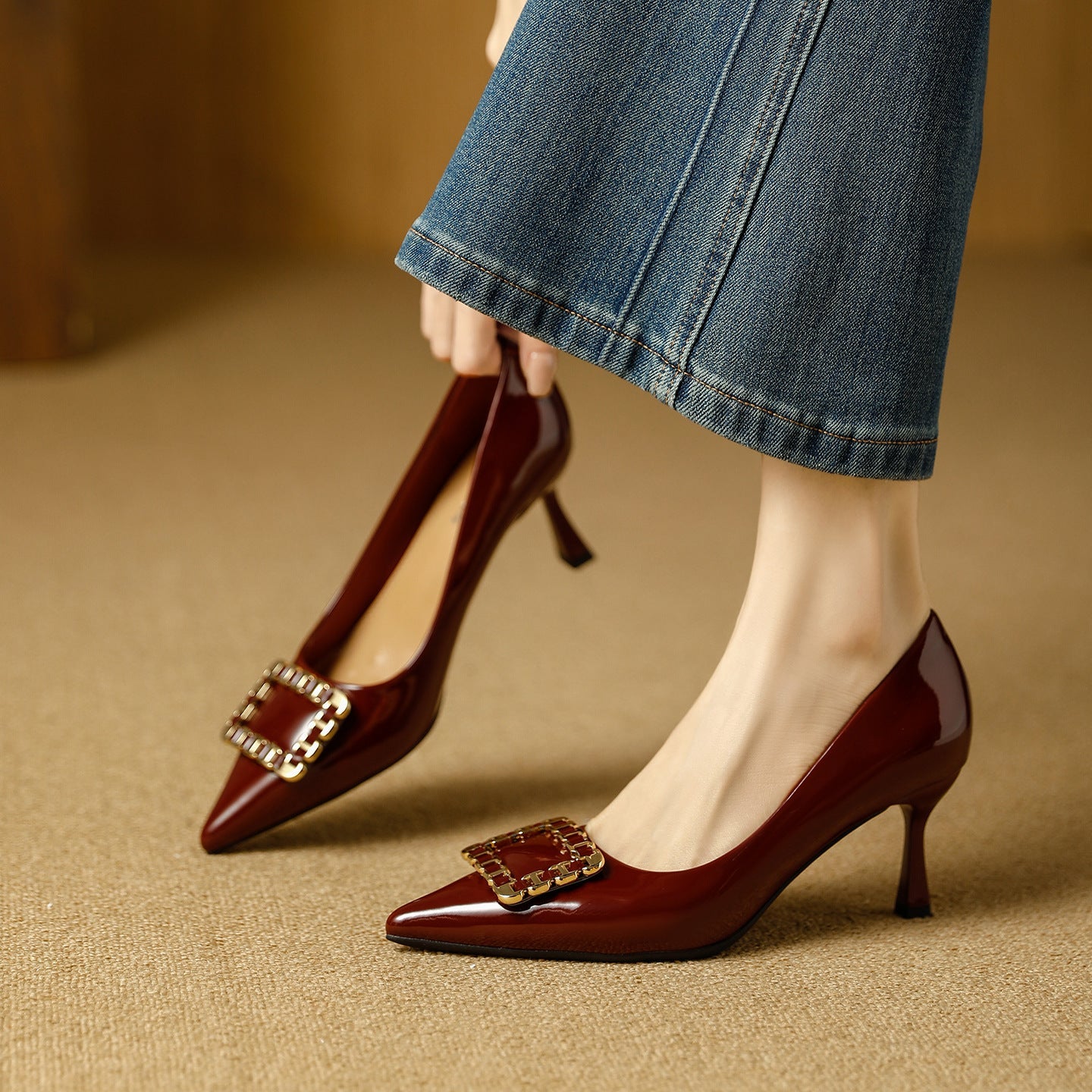 Damen elegante spitze Pumps mit dekorativem Schmuckelement