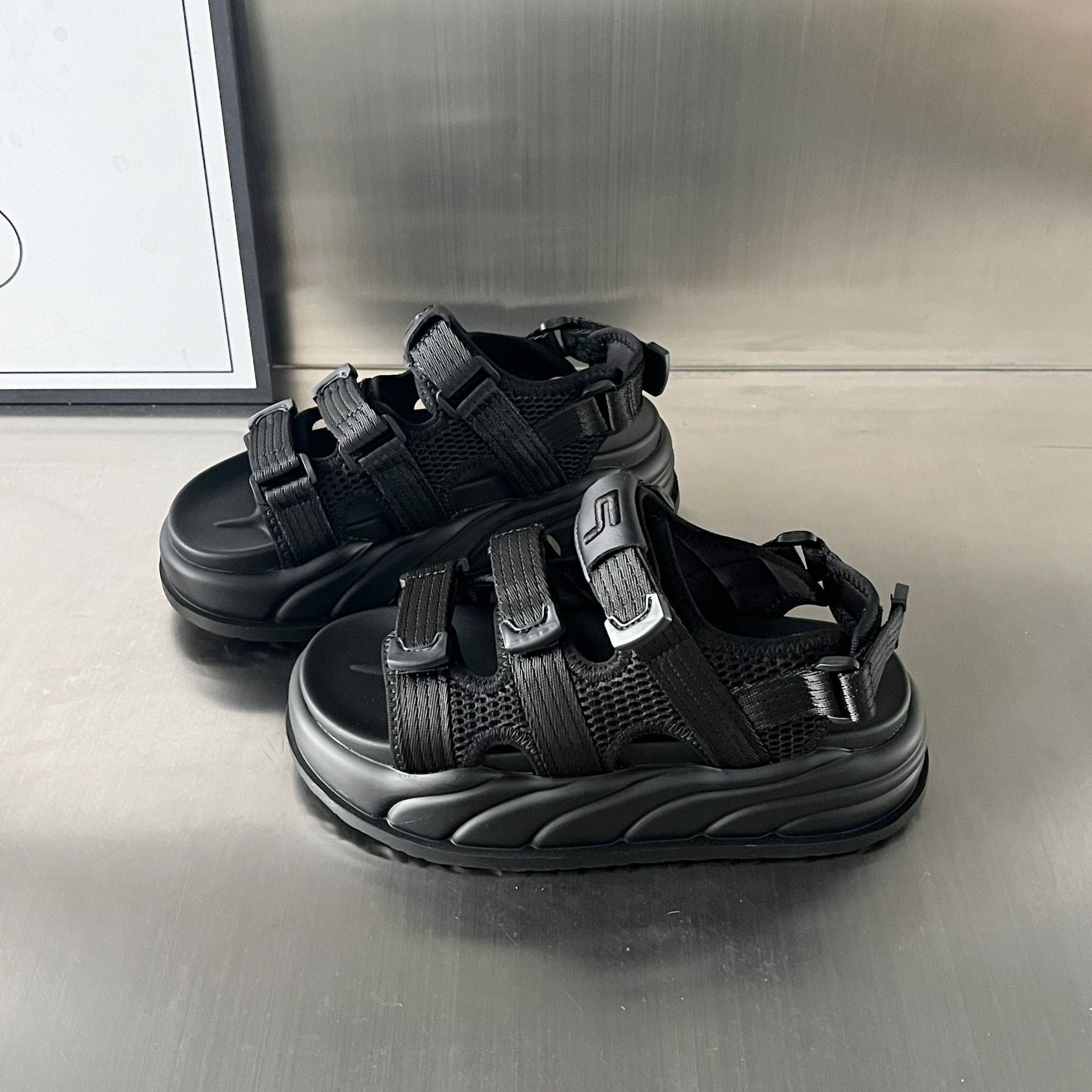Damen Sportliche Sandalen mit verstellbaren Riemen und dämpfender Sohle R&B