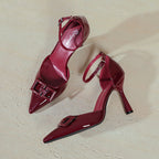 Damen elegante Lackpumps mit modischem Riemen und charakteristischem geschnalltem Detail
