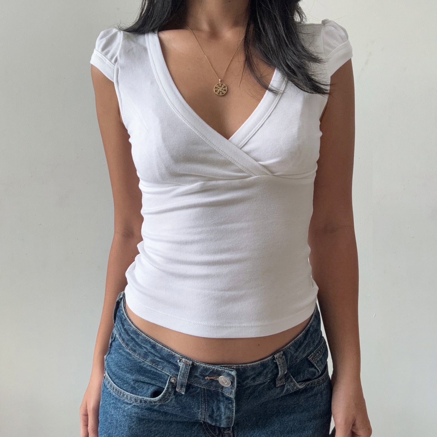Damen Wickelshirt mit elegantem V-Ausschnitt und figurbetontem Schnitt R&B