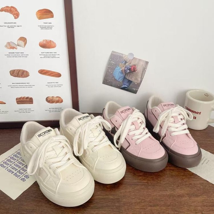 Damen Sportliche Sneakers mit modischen Sternenapplikationen R&B