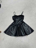 Damen Kunstleder Minikleid mit schwingendem Rock R&B