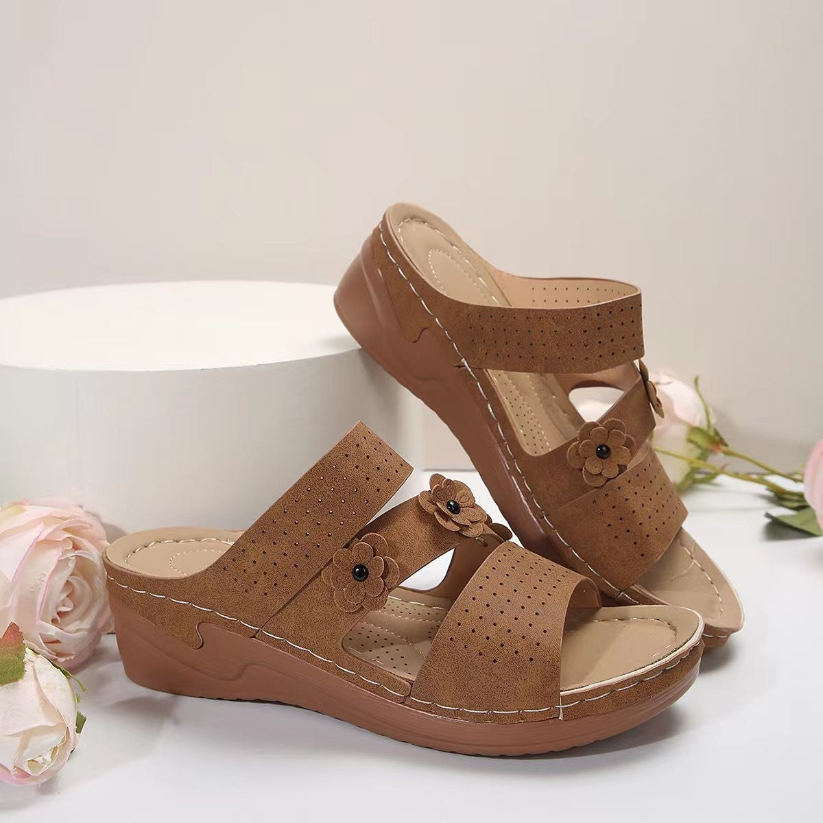 Damen Komfortable Keil-Pantoletten mit floralem Design