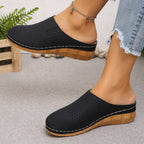 Damen Komfortable Clogs mit atmungsaktivem Leder-Obermaterial und elegantem Holz-Detail