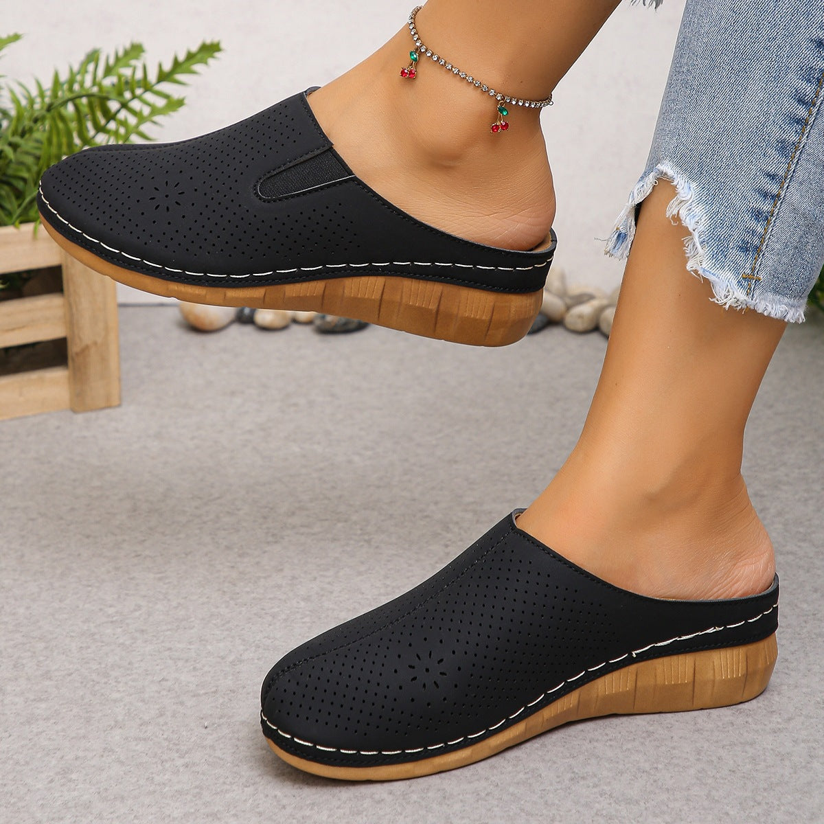 Damen Komfortable Clogs mit atmungsaktivem Leder-Obermaterial und elegantem Holz-Detail