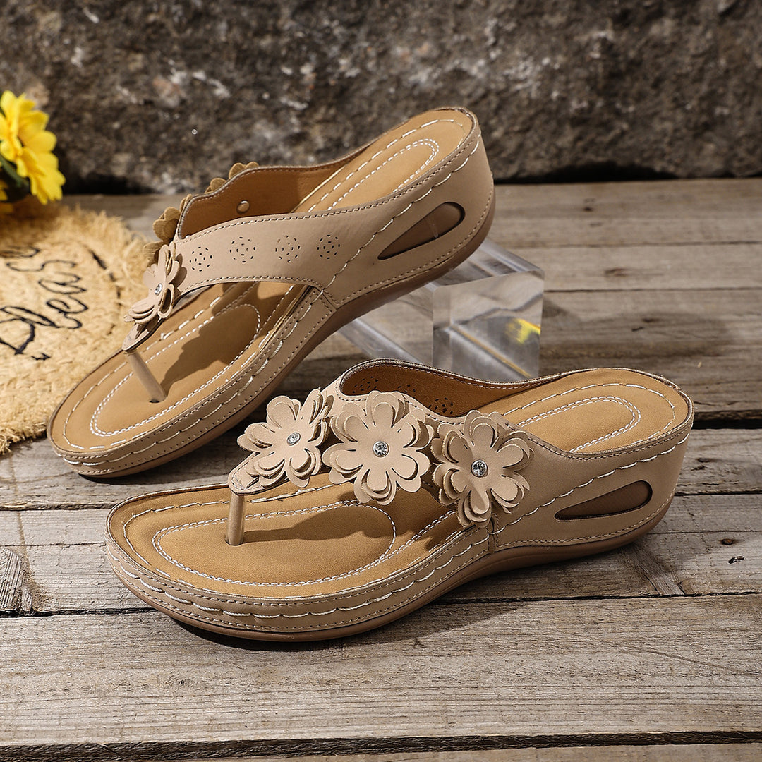 Damen Komfortable Pantoletten mit floralen Verzierungen R&B