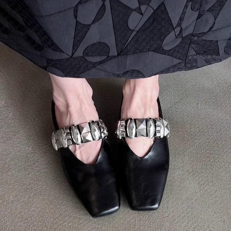 Damen Stiefelette mit glamourös dekoriertem Riemen