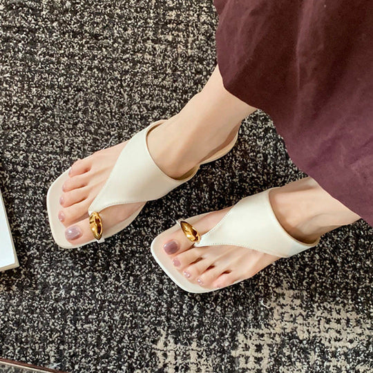 Damen Elegante Zehentrenner-Sandalen mit goldfarbener Applikation R&B