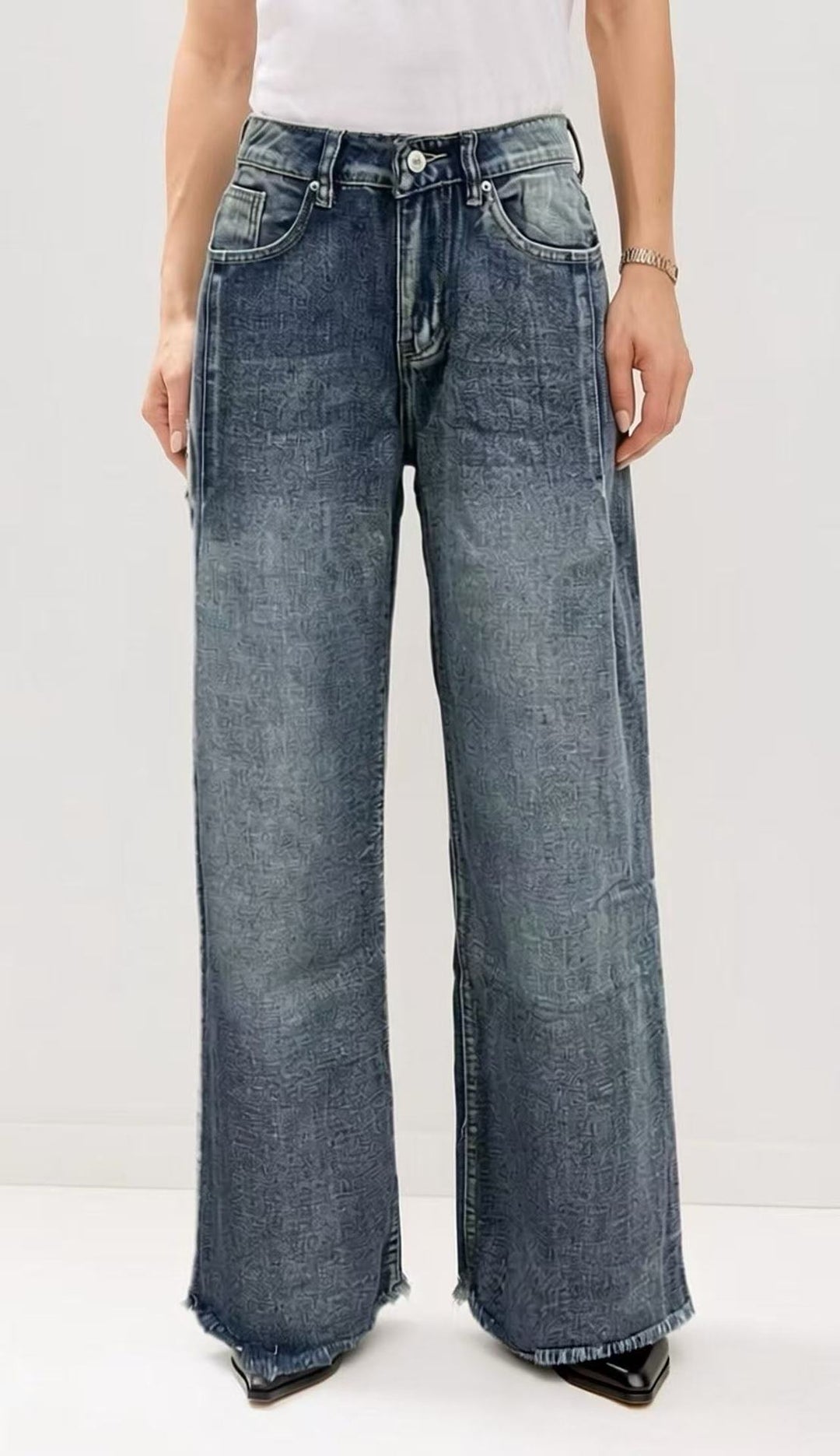 Damen weite Denim-Jeans mit kreativem Muster und fransigem Saum R&B