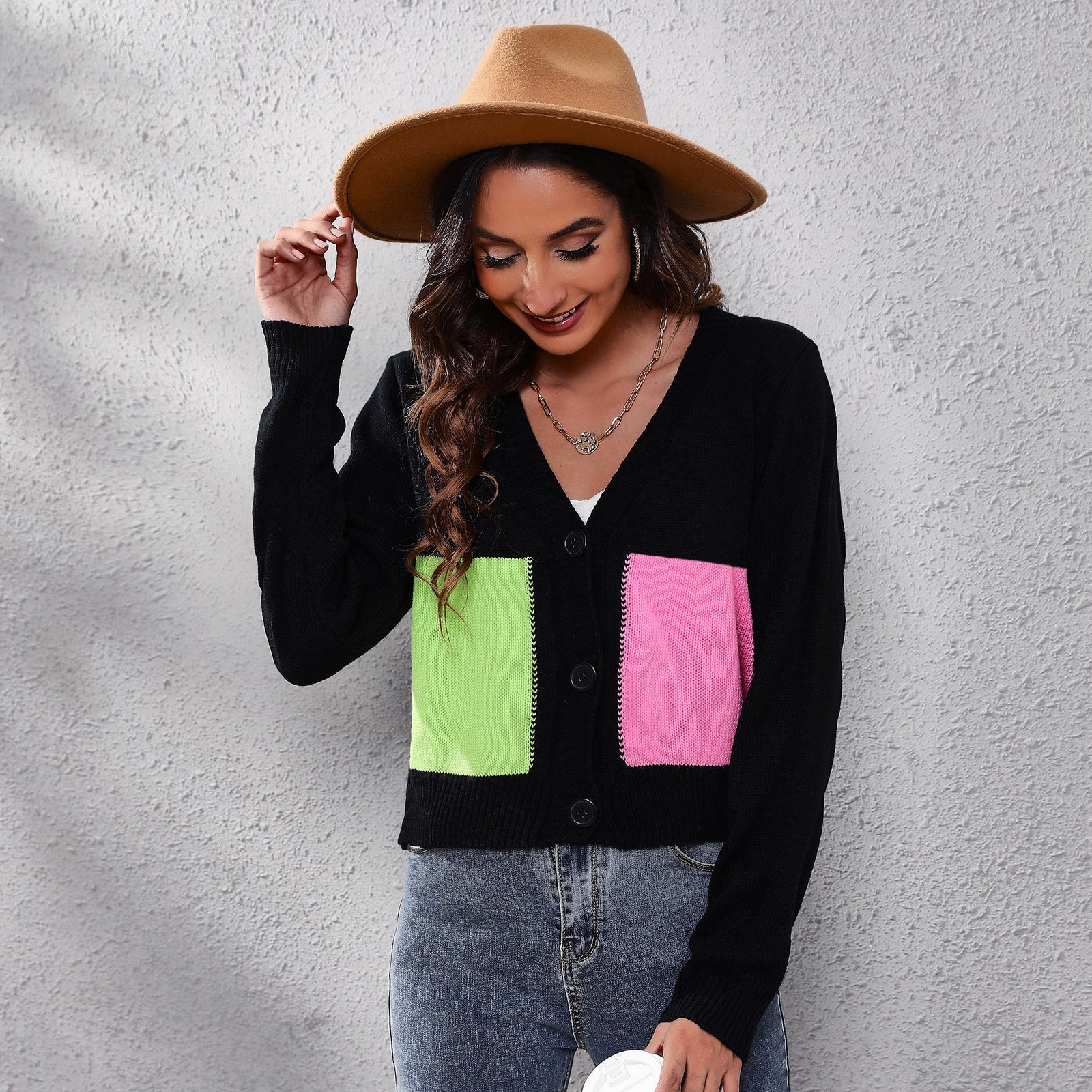 Damen Modische Strickjacke mit bunten Taschen und tiefem V-Ausschnitt R&B