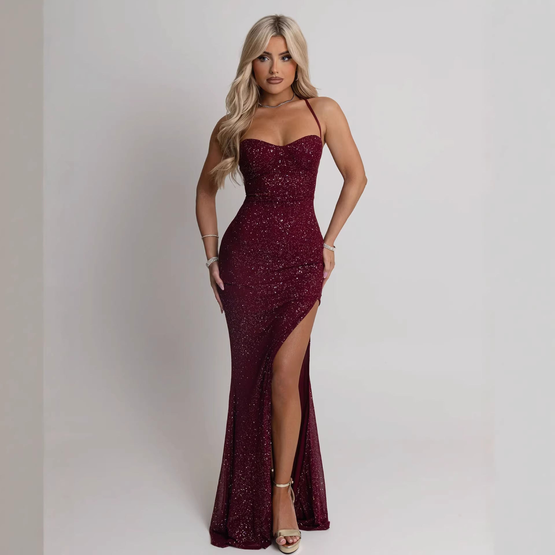 Damen Abendkleid mit schimmerndem Paillettenbesatz und verführerischem Schlitz EB