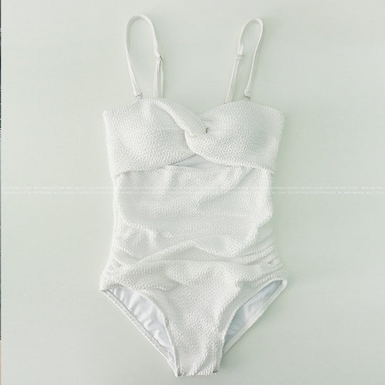 Damen Einteiler Badeanzug mit elegantem Wickeldesign und modischen Rüschendetails R&B