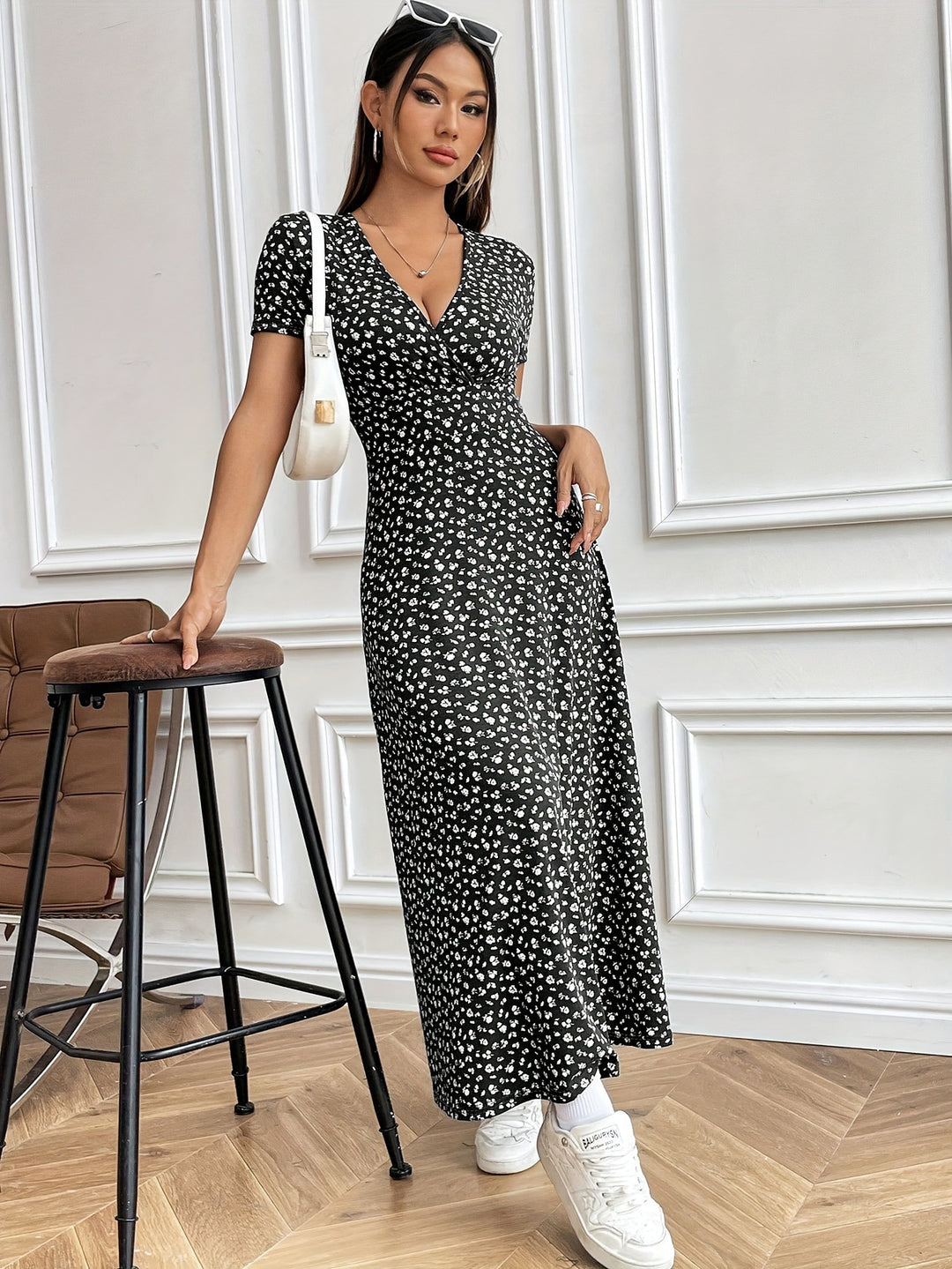 Damen Maxikleid mit elegantem Wickelausschnitt und floralem Muster R&B