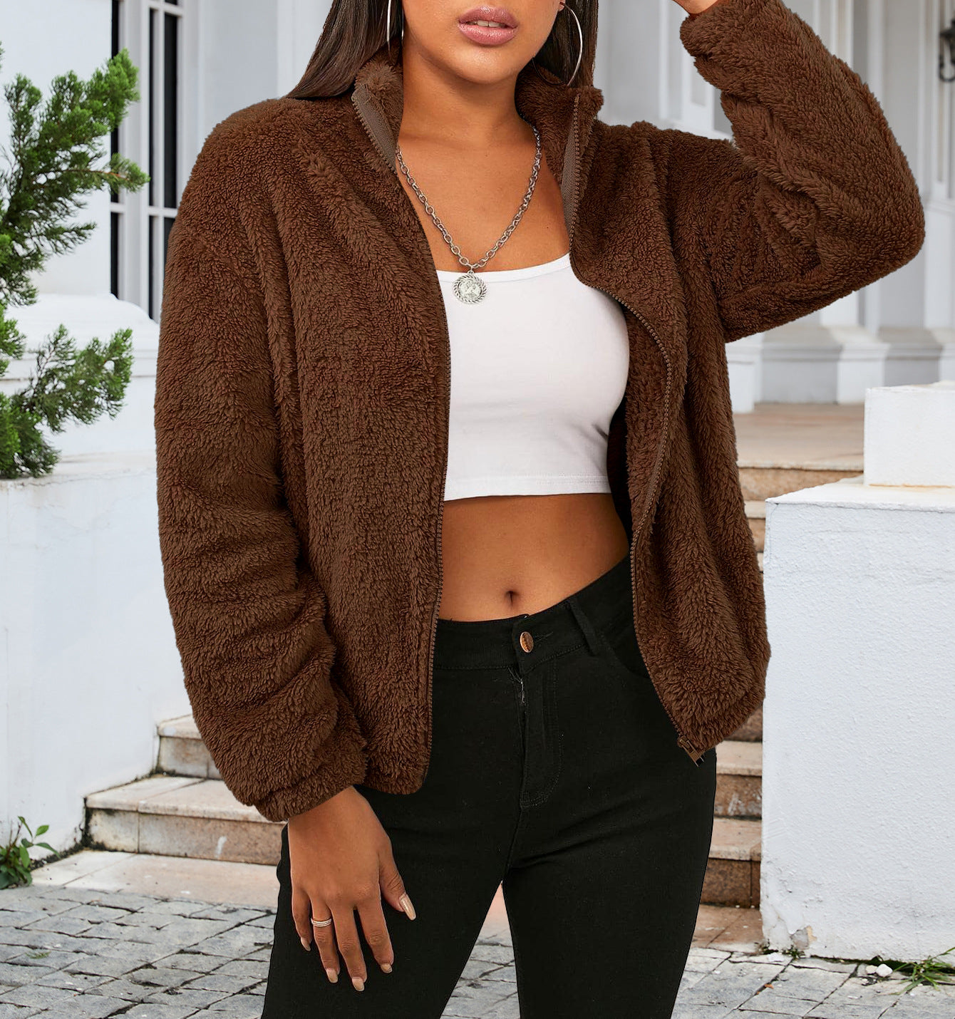 Damen Kuschelige Kurzjacke aus Plüsch mit hohem Kragen und seitlichen Taschen R&B