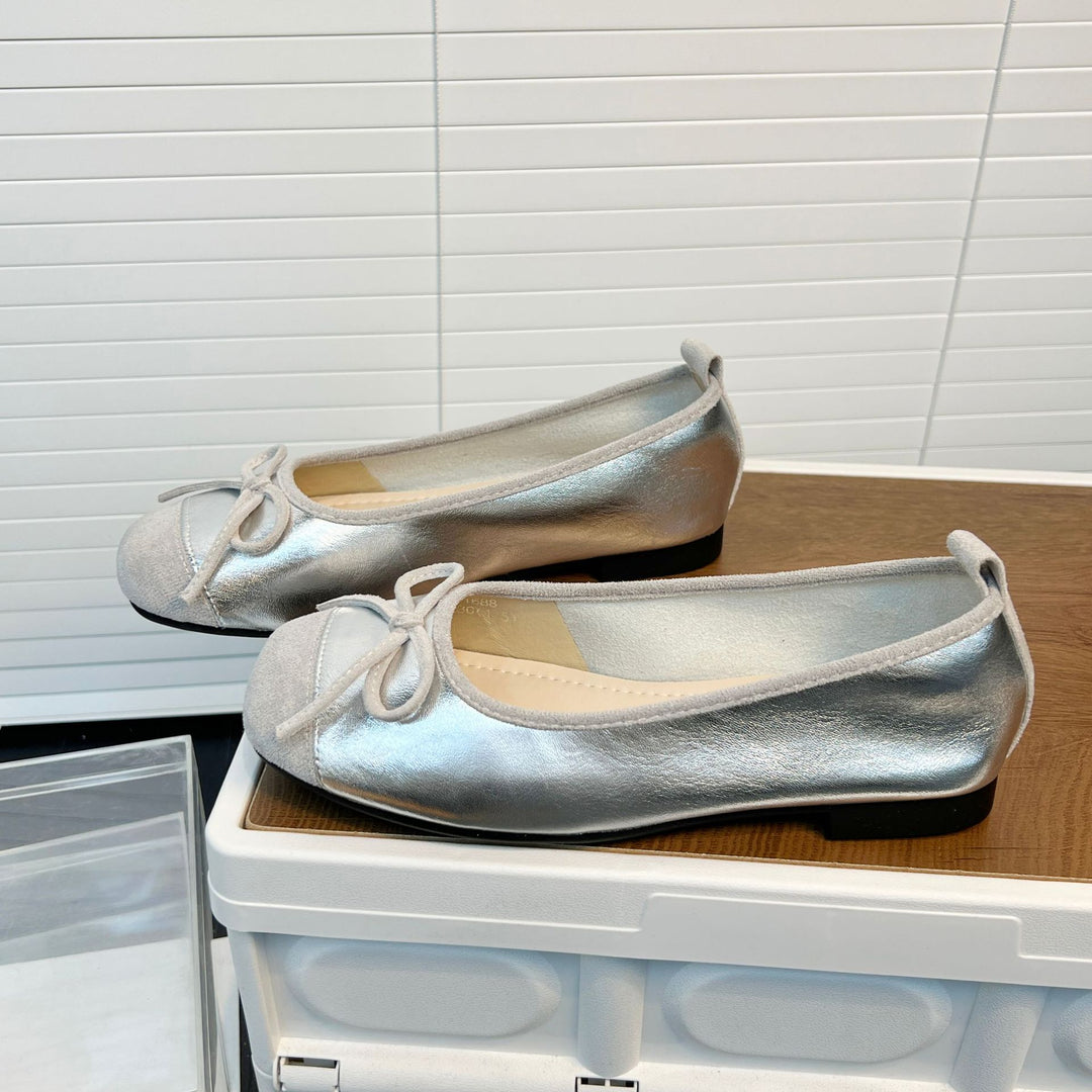 Damen Elegante Ballerinas mit hochwertiger Metallic-Oberfläche und modischem Schleifenakzent R&B