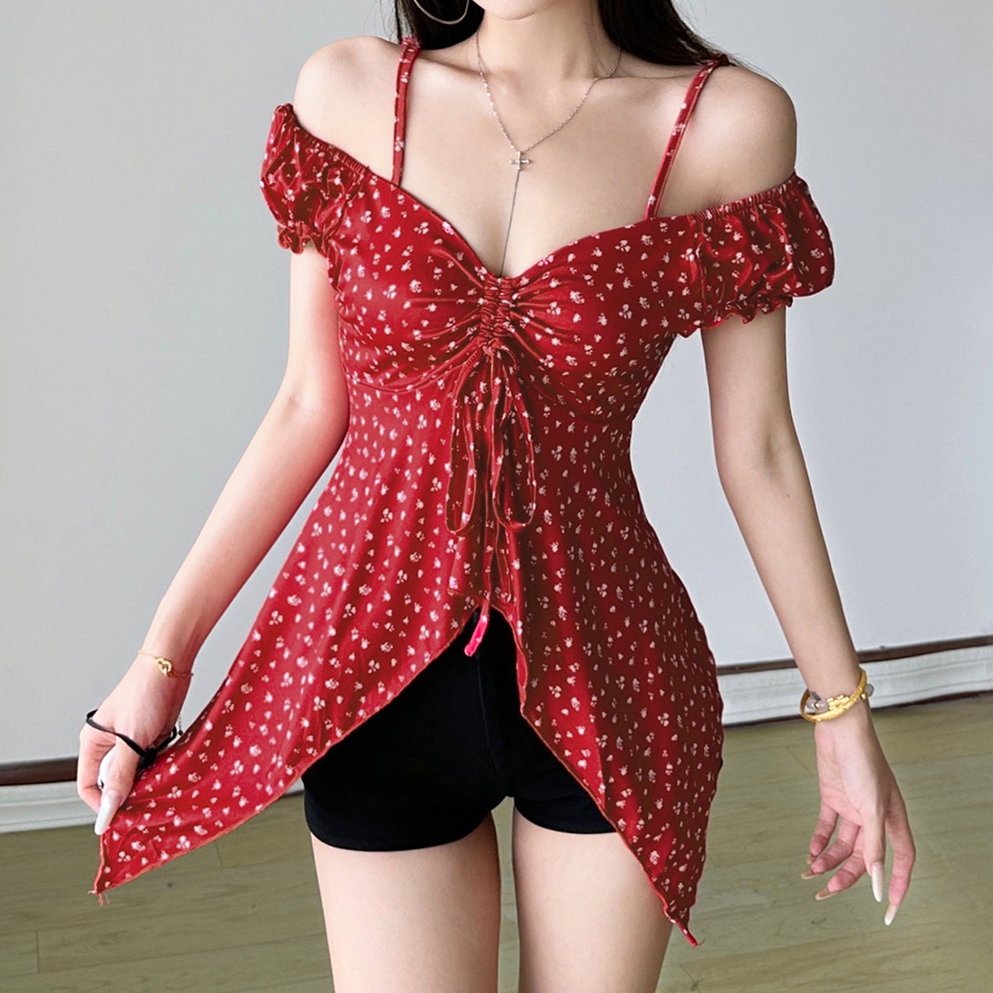 Damen Off-Shoulder-Oberteil mit süßem Blumenmuster und Raffung R&B