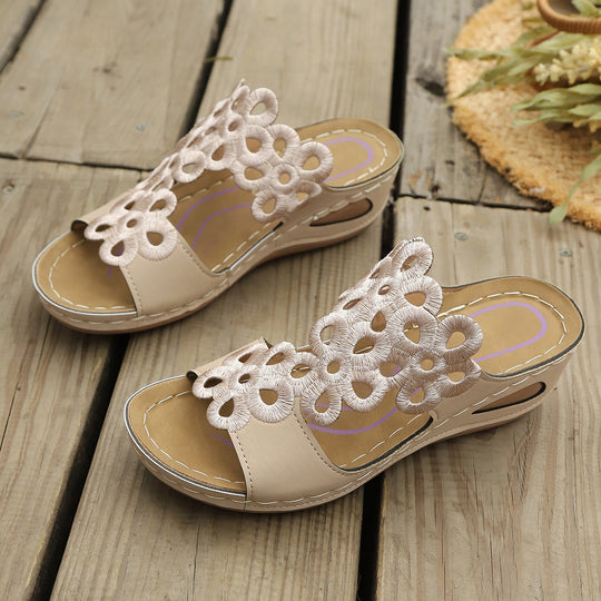 Damen Wedge-Sandalen mit floralem Riemendesign und komfortabler Fußbettgestaltung R&B