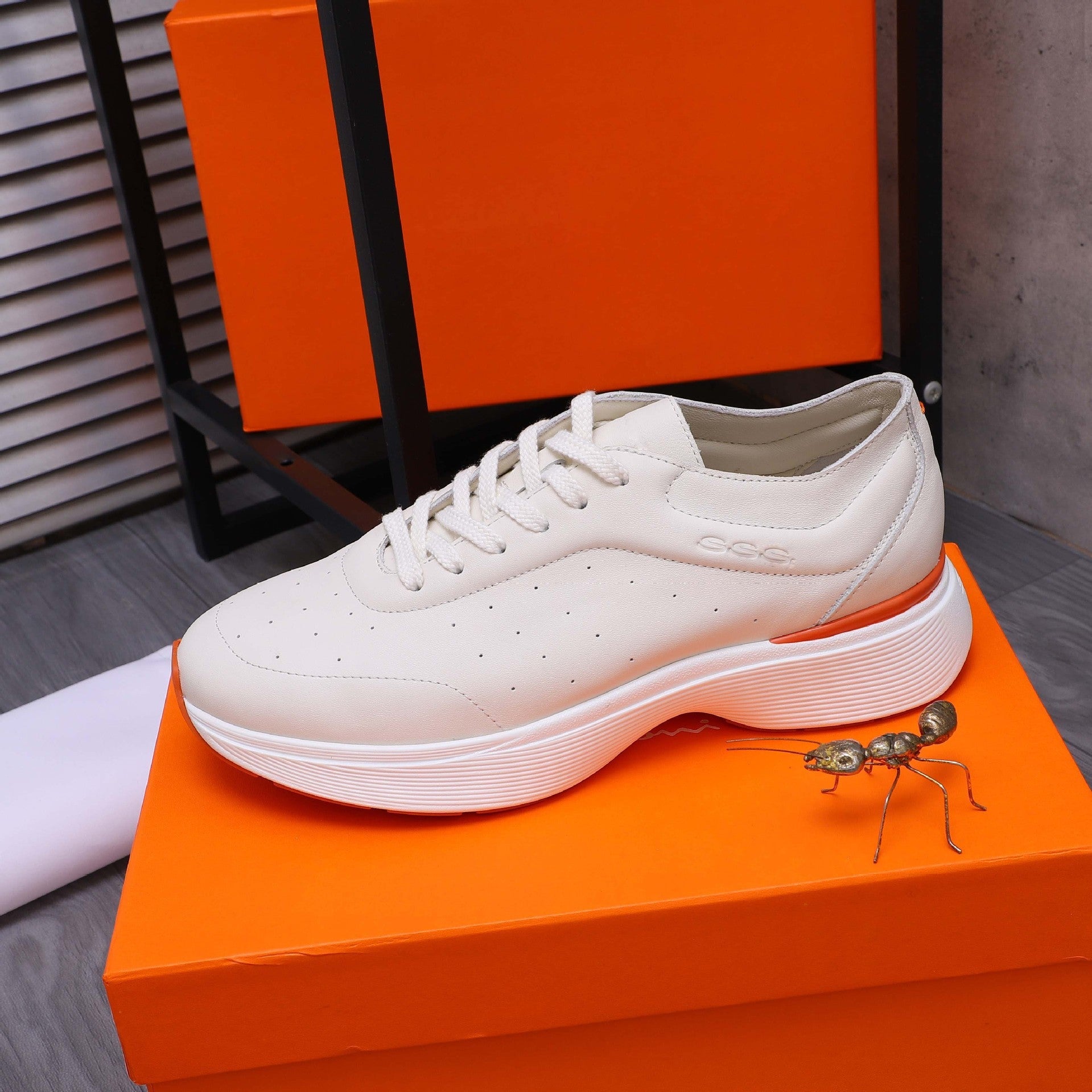 Damen Komfortable Sneakers mit atmungsaktiver Oberflächenstruktur und dämpfender Sohle R&B