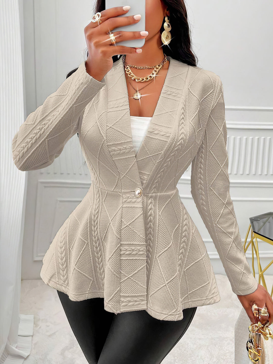 Damen modischer Blazer mit strukturiertem Design und taillierten Details R&B
