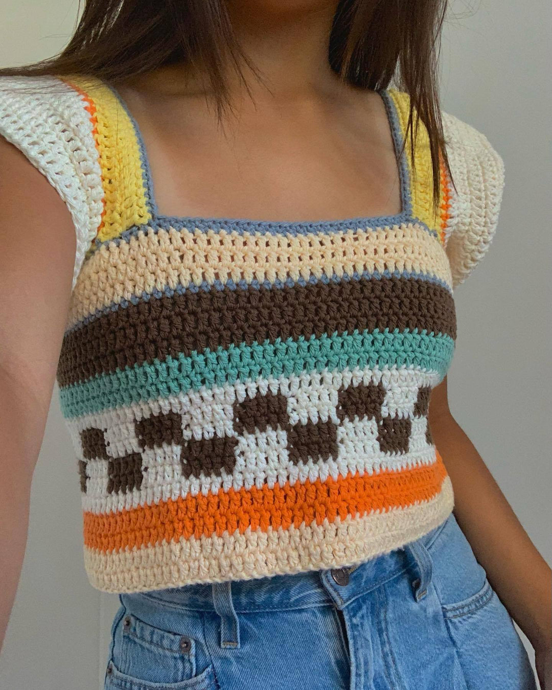 Damen gehäkeltes Crop-Top mit buntem Streifenmuster und Quadrat-Ausschnitt R&B
