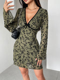 Damen nan tailliertes Netzstoff-Minikleid mit Samtflock-Blütenmuster, tiefem V-Ausschnitt und Schleifenapplikation R&B