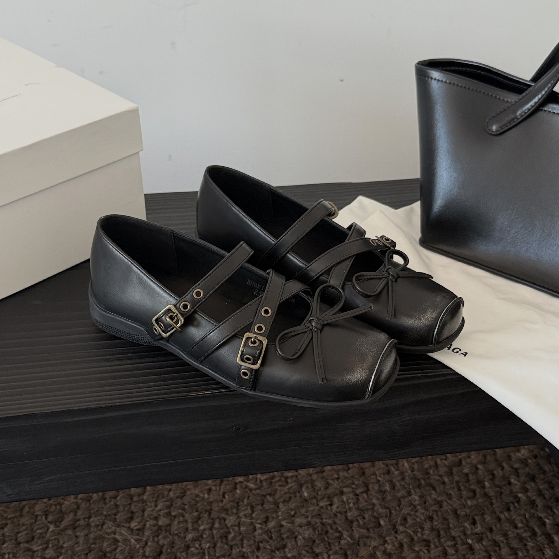 Damen elegante Mokassins mit dekorativem Schleifen-Detail und speziellen Riemen R&B