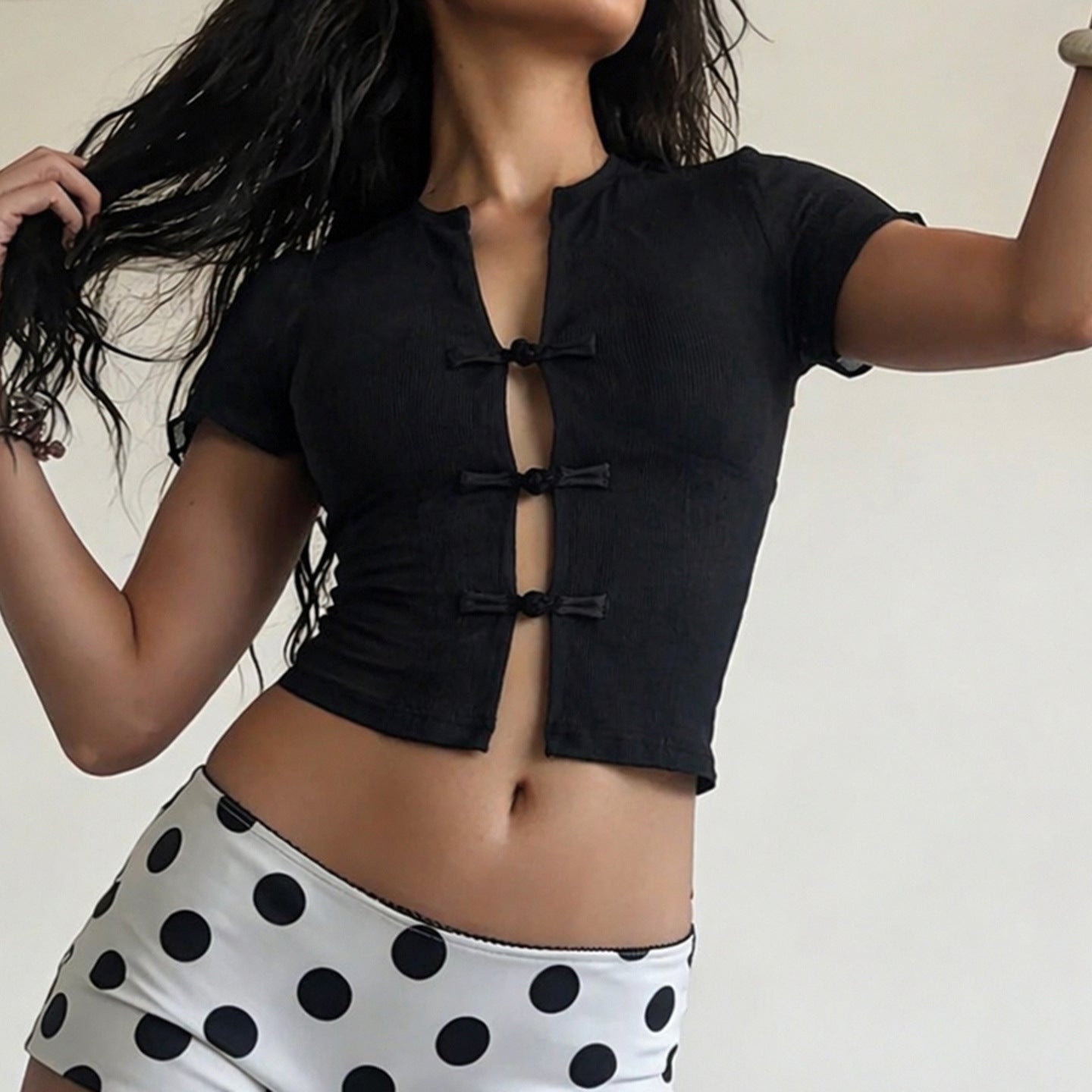 Damen Kurzarm Oberteil mit edlen Knopfdetails R&B
