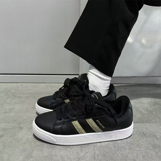 Damen Sportliche Sneakers mit klassischer Silhouette und elegantem Schnürdesign R&B