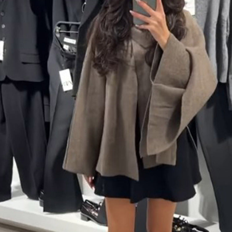 Damen Poncho aus hochwertiger Strickware mit asymmetrischem Design R&B