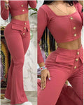 Damen modisches cropped Oberteil mit Flared-Hose und Knopfdetails