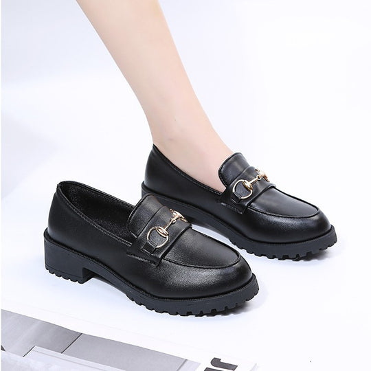 Damen Elegante Loafers mit glänzendem Finish und modischem Kettenverschluss R&B