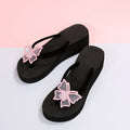 Damen Wedge-Zehentrenner mit glamourösem Blumendesign und rutschfester Sohle R&B