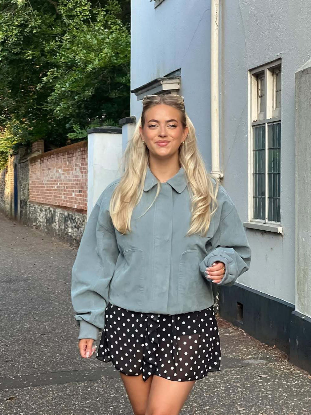 Damen Kurze Bomberjacke aus weichem Material mit einem lässigen Schnitt R&B