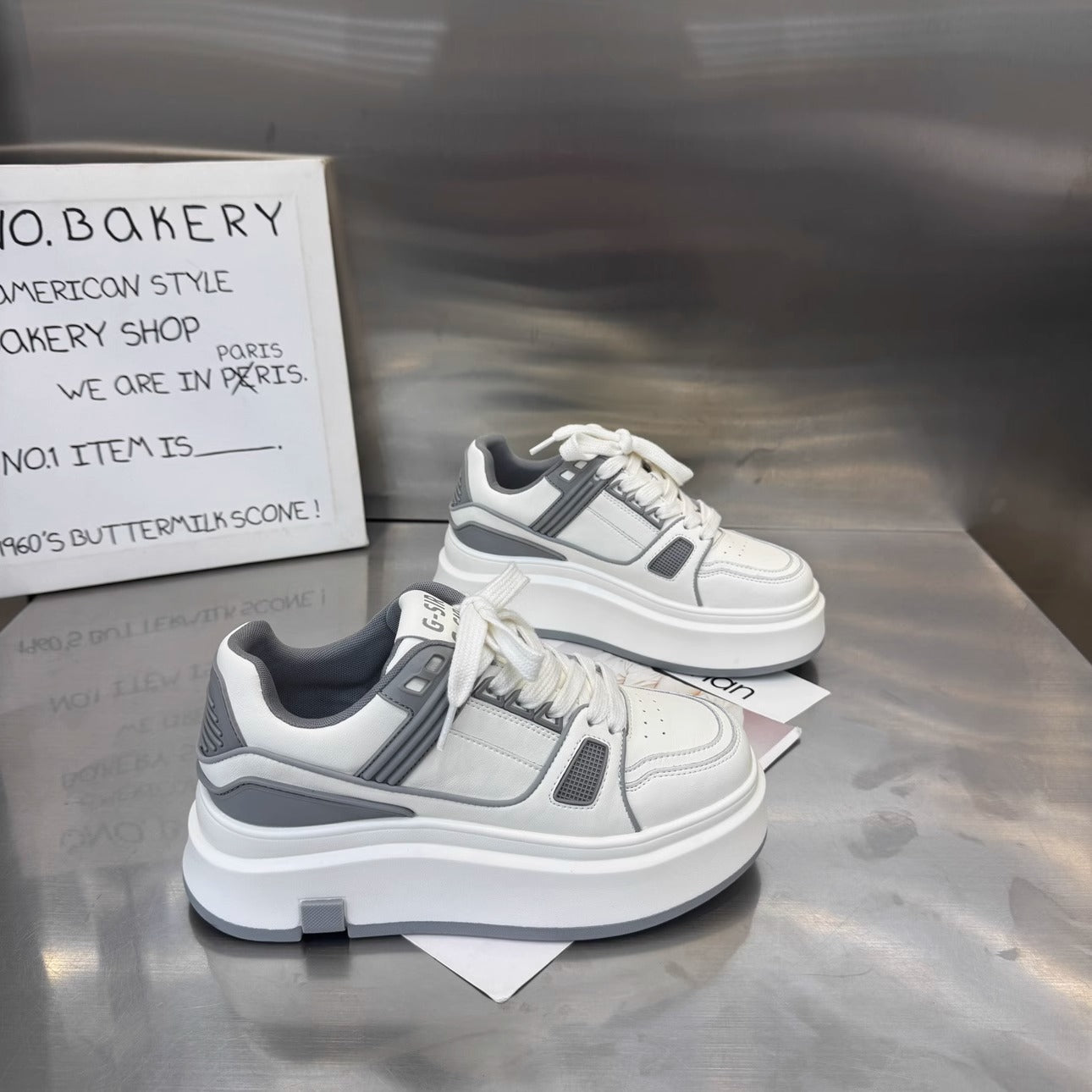 Damen Sportliche Sneakers mit dämpfender Plateausohle und atmungsaktiven Einsätzen