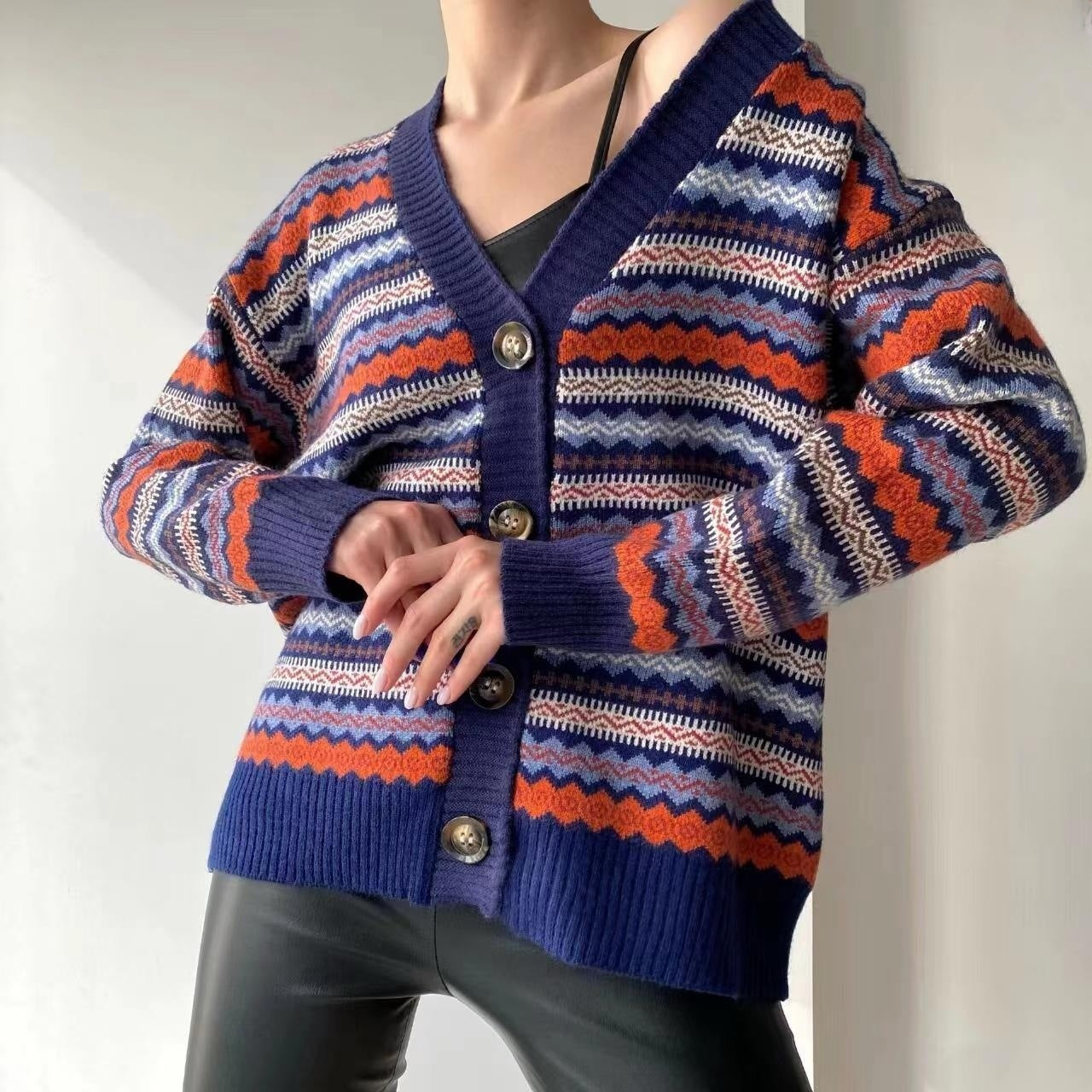 Damen lässiger Strickcardigan mit buntem Muster und Knopfleiste R&B