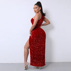 Elegantes Kleid mit One-Shoulder-Pailletten und hohem Schlitz