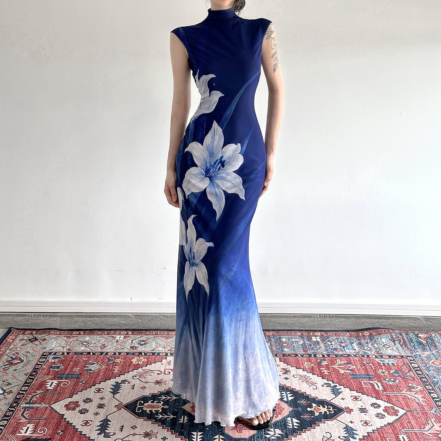 Damen Maxikleid mit floralem Design und elegantem Stehkragen R&B