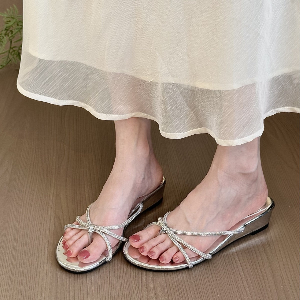 Damen Modische Zehentrenner-Sandalen mit funkelndem Riemendesign und anatomischer Passform R&B