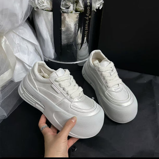 Damen Sportliche Sneakers mit velourslederner Oberflächenstruktur und dämpfendem Sohlenprofil R&B