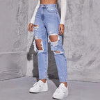 abgetragene gerade geschnittene Jeans