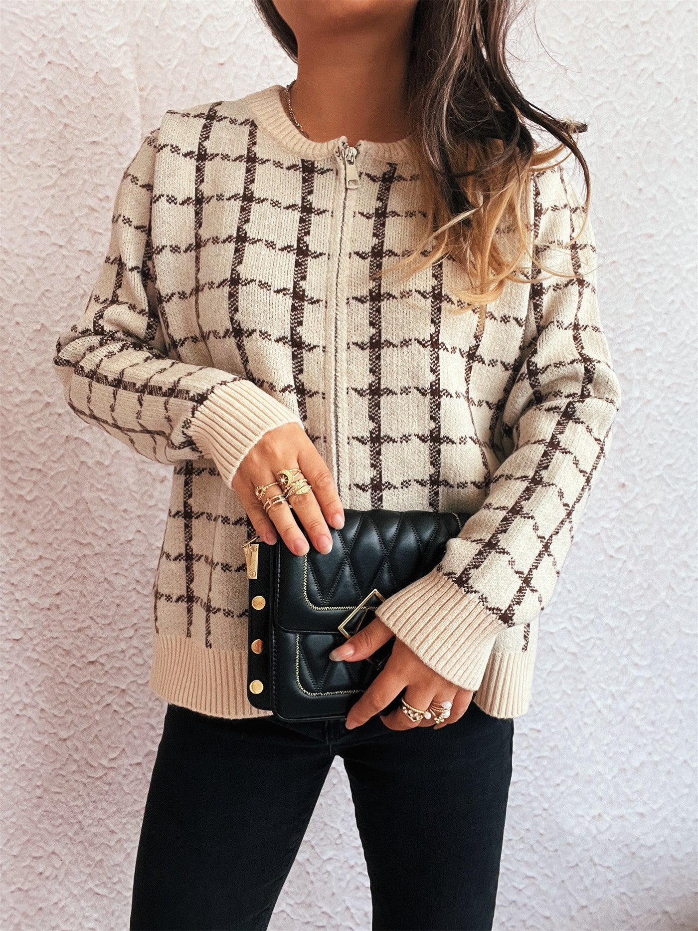 Damen Strickjacke mit modernem Karomuster und praktischen Taschen R&B