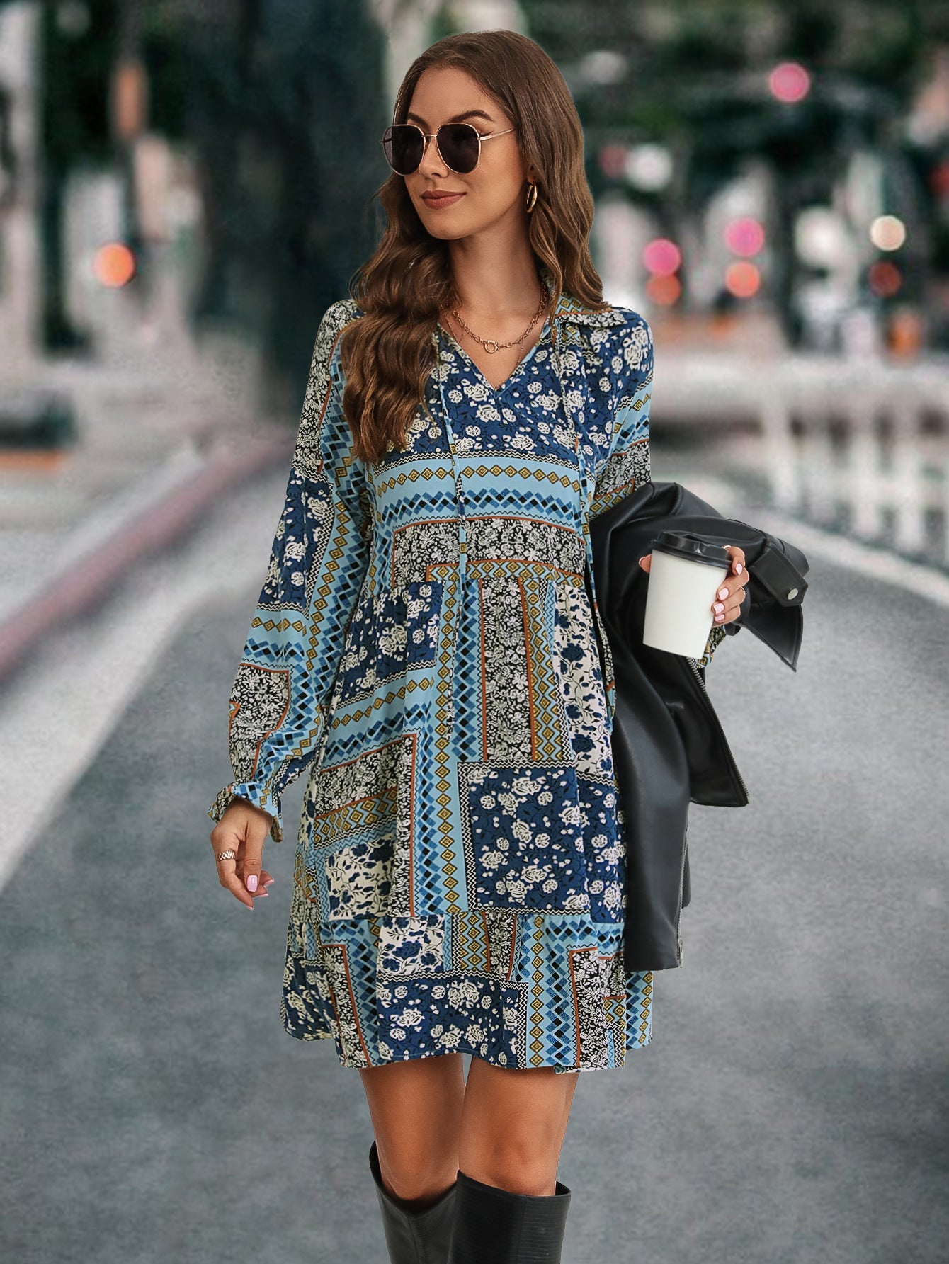 Damen Boho-Minikleid mit langen Ärmeln und buntem Muster R&B
