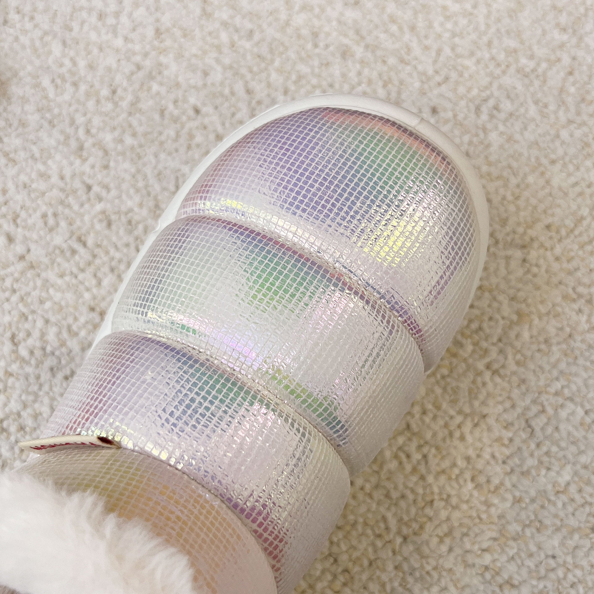 Damen gefütterte Slipper mit glänzender Oberflächenstruktur und weichem Innensohle