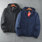 Herren leichte Windjacke mit verstellbarem Kapuzenkragen und atmungsaktiven Einsätzen Hedi-Mode