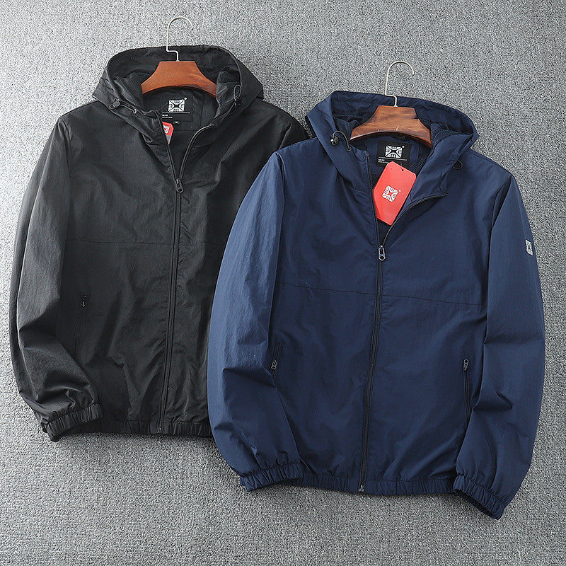 Herren leichte Windjacke mit verstellbarem Kapuzenkragen und atmungsaktiven Einsätzen Hedi-Mode