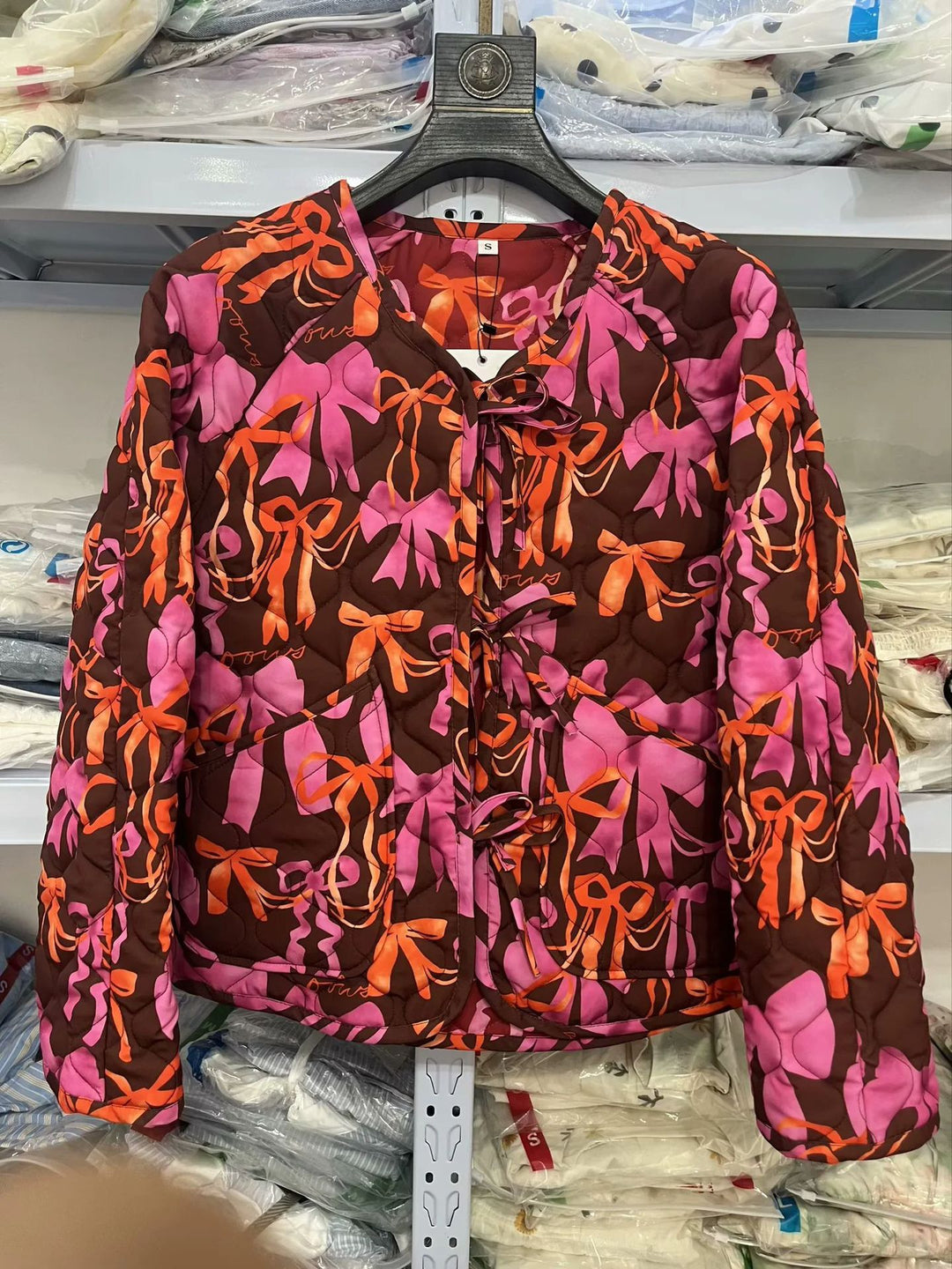 Damen Steppjacke mit verspieltem Schleifenmuster R&B