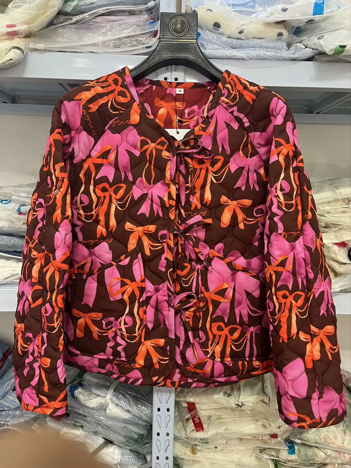 Damen Steppjacke mit verspieltem Schleifenmuster R&B