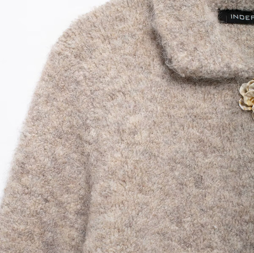 Damen elegante Wolljacke mit dekorativen Blütenknöpfen R&B