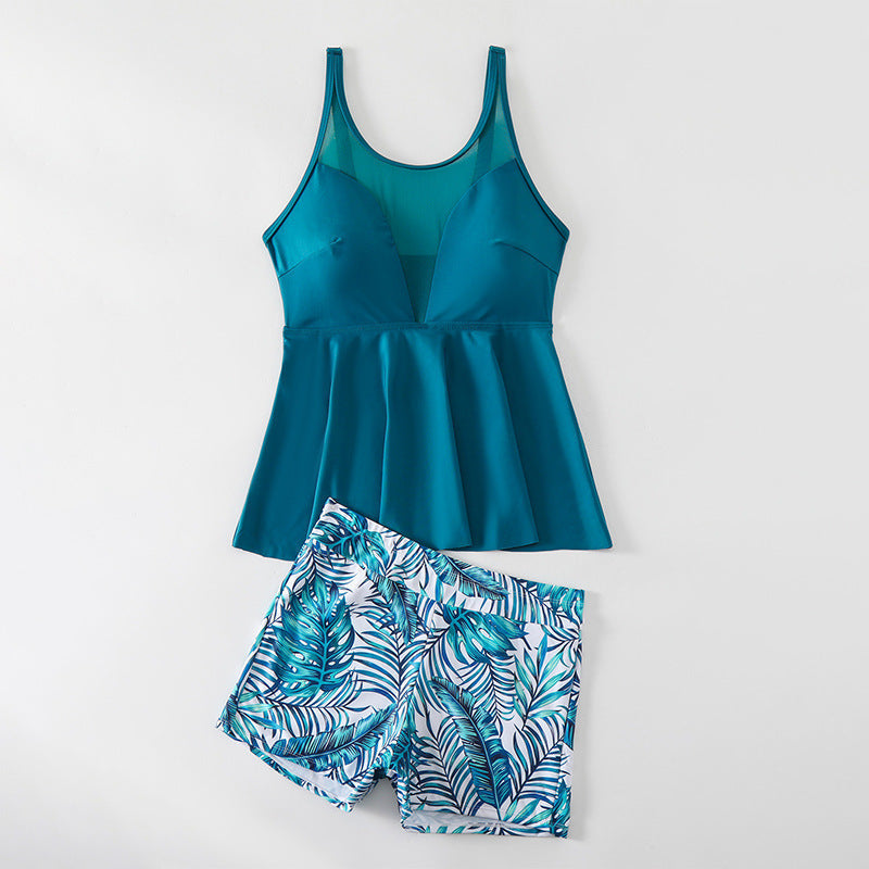 Damen Badeoutfit mit peplum Oberteil und modischen Shorts
