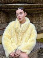 Damen Modische Kunstfelljacke mit voluminösen Ärmeln R&B